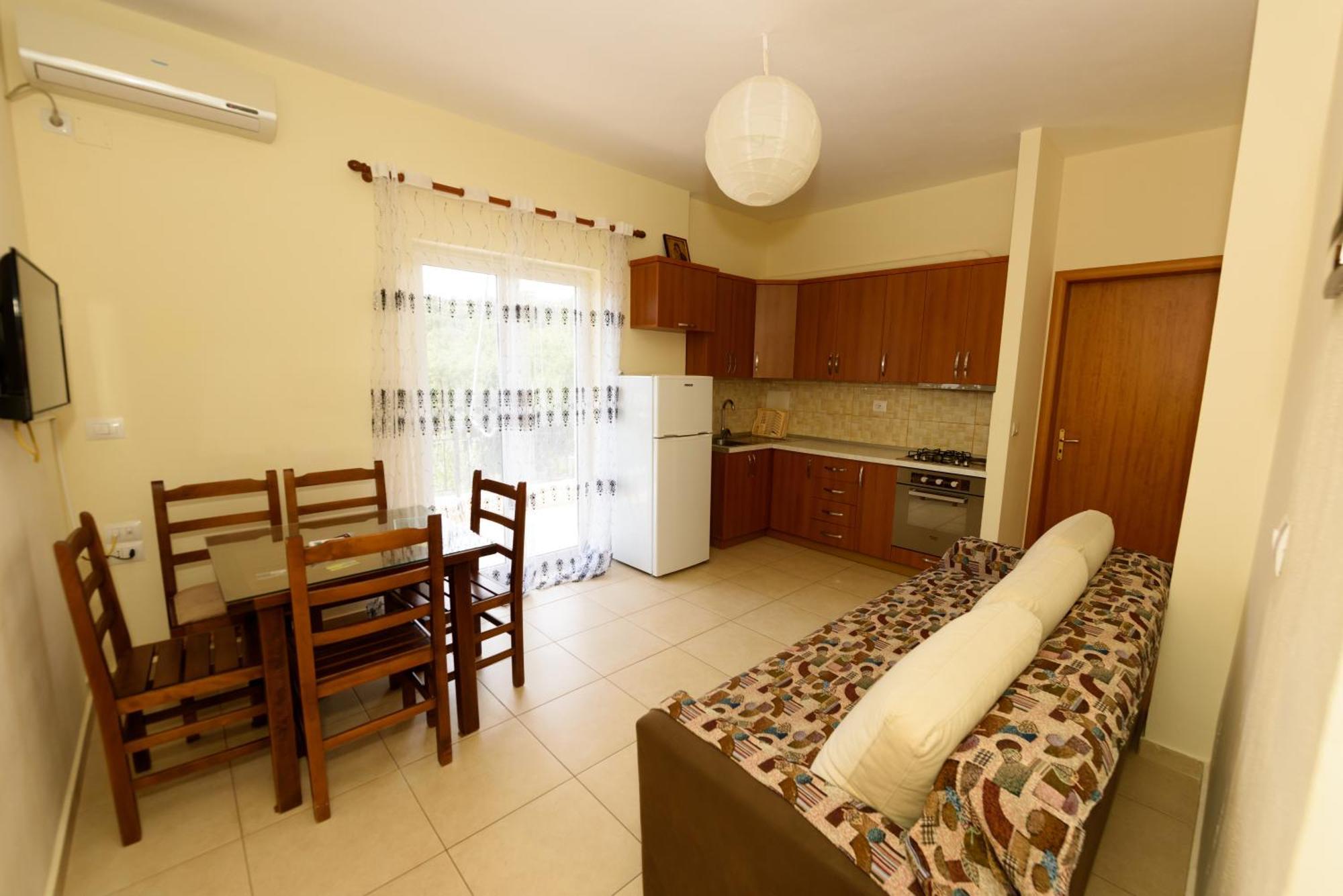 Vasili'S Family Apartments Химара Экстерьер фото